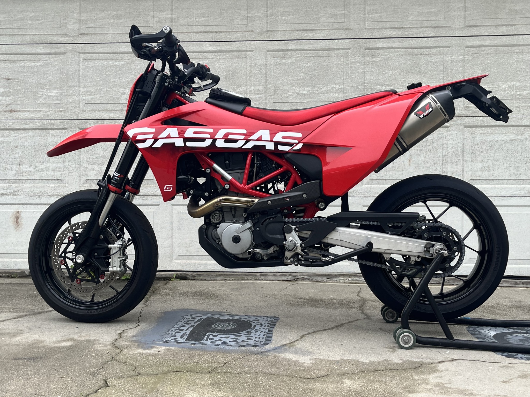 2nd up for our auction site today: a red take on KTM's SMC R with