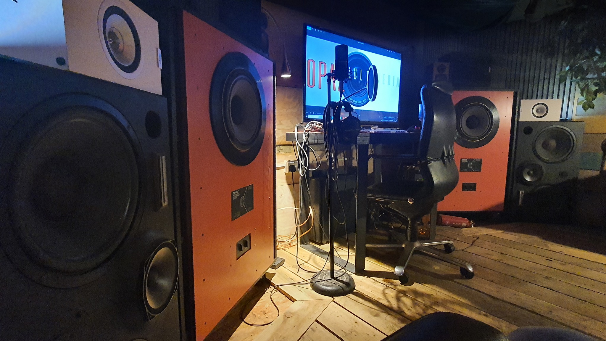 Tannoy hpd 315 studio monitors review by professional music producer