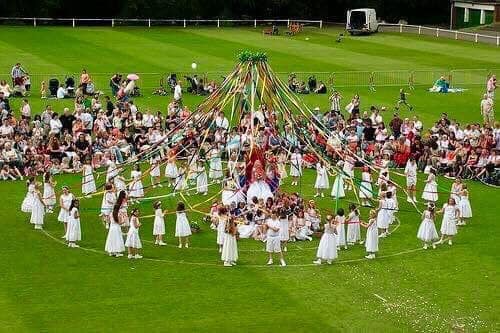History - May Day originally a Roman festival which began on 28th April ...
