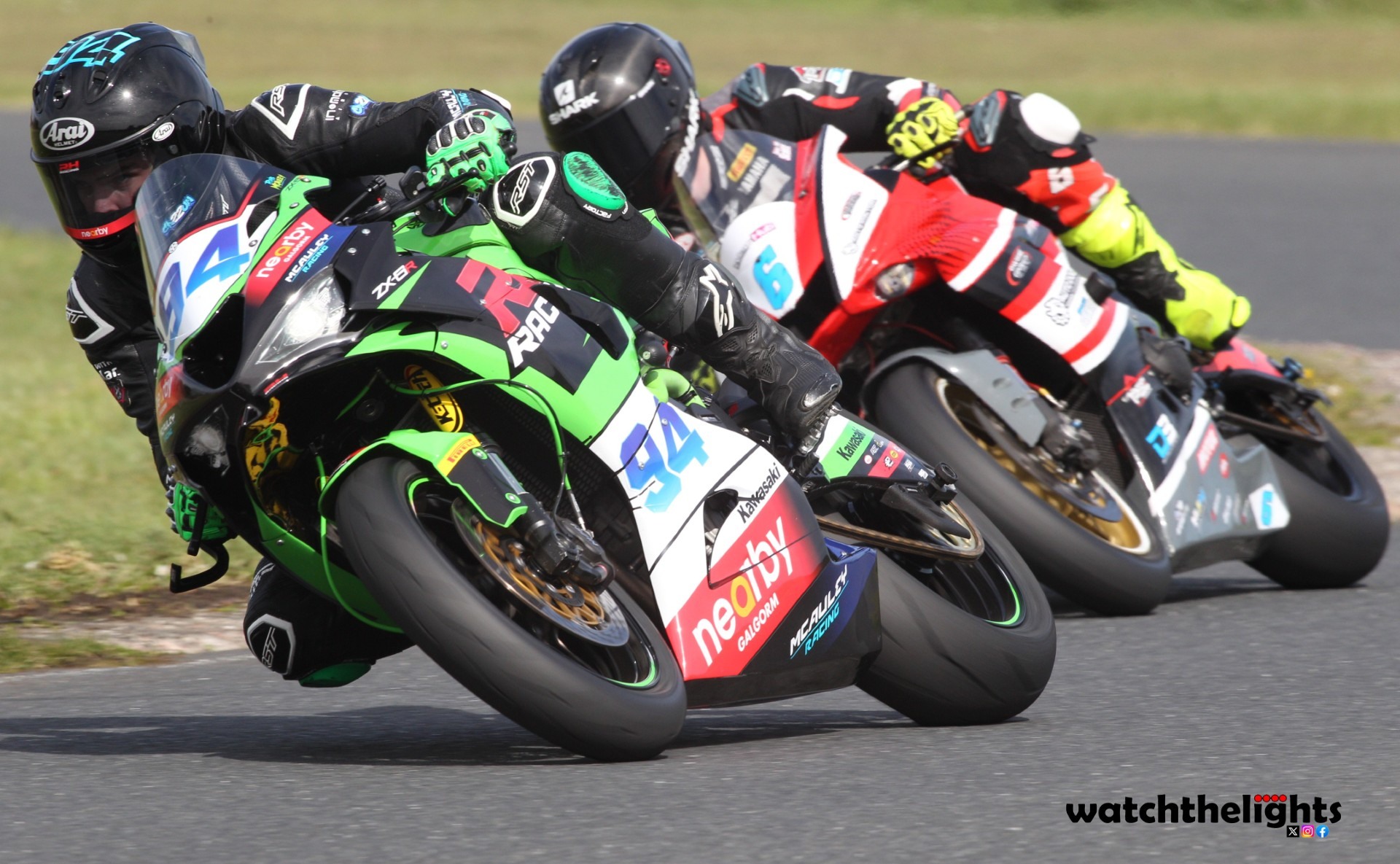 Rab McAuley (Kawasaki) leads Gary Scott Racing #69 (Yamaha) in the