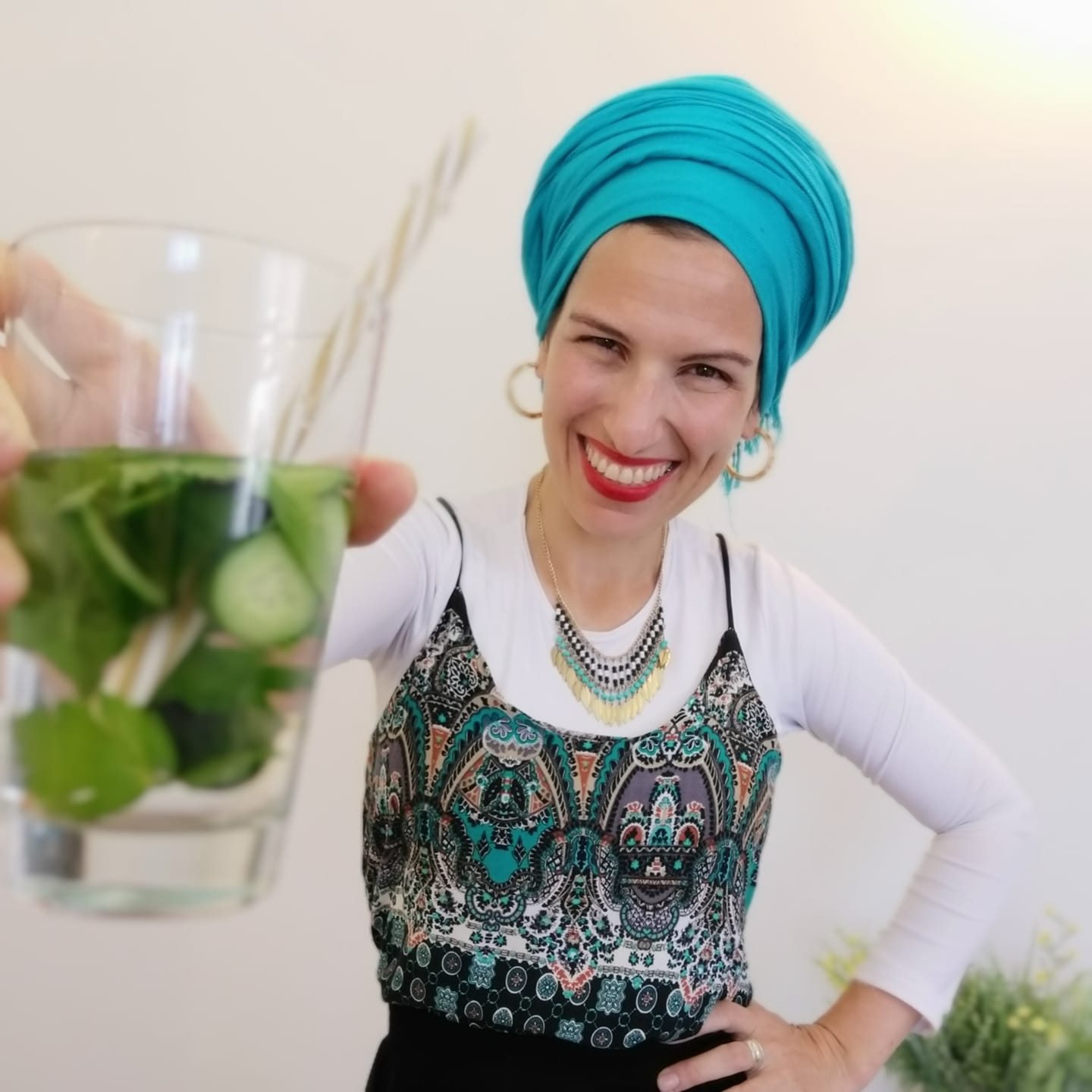 שחר - תזונה בריאה - 4 טיפים איך תצליחי לשתות יותר מים: . 1. מים טעימים🥒 ...