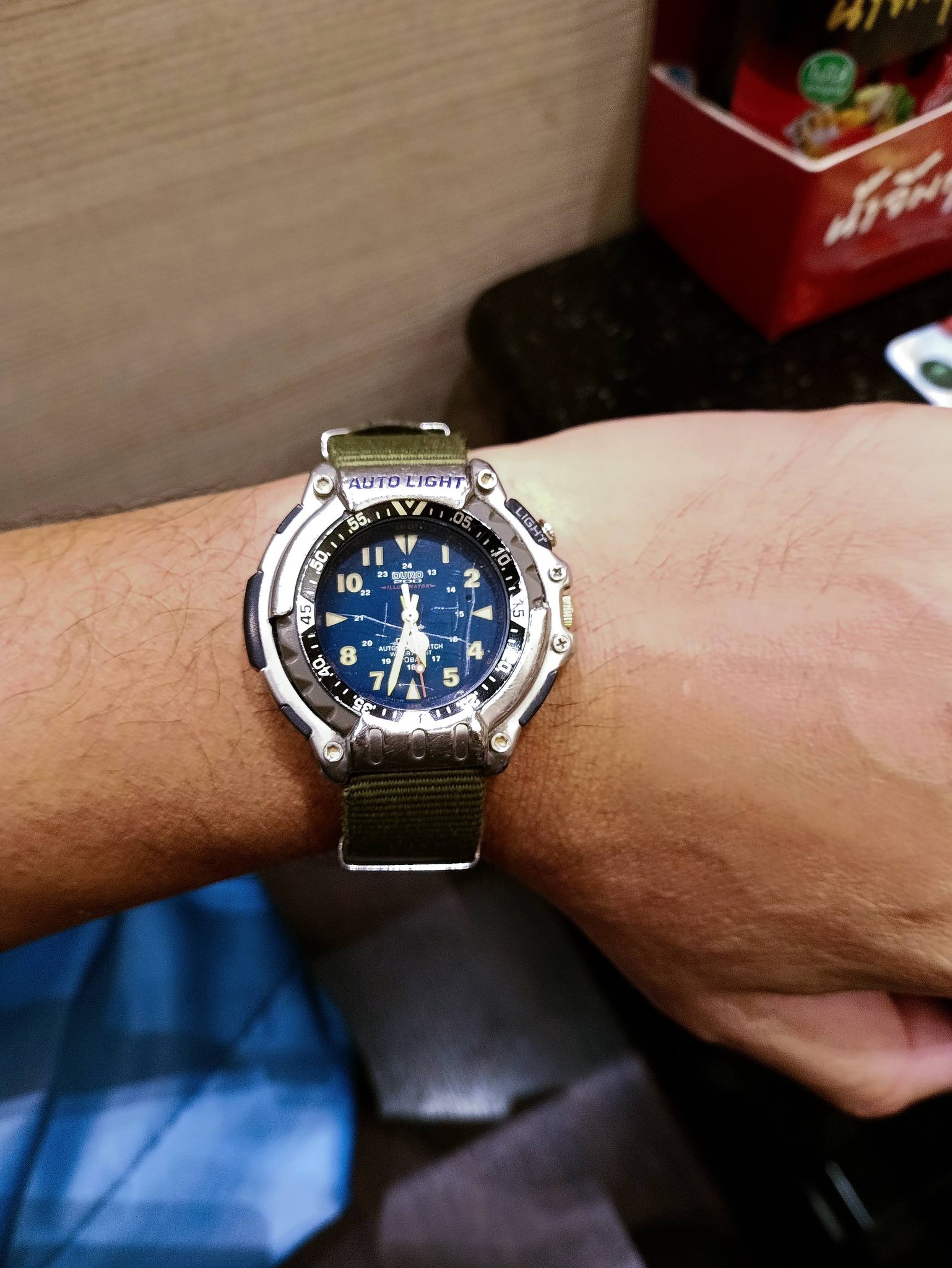 CASIO DURO200 ILLUMINATOR AUTO LIGHT 腕時計 Casio DURO 200 watch with 200M water resistance and Auto Light feature
