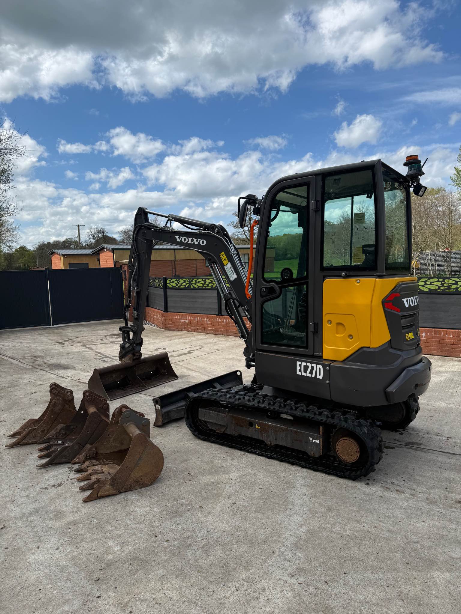 2021 Volvo EC27D (902 Hours, Twin lines) - Commercial Vehicles - Exeter ...
