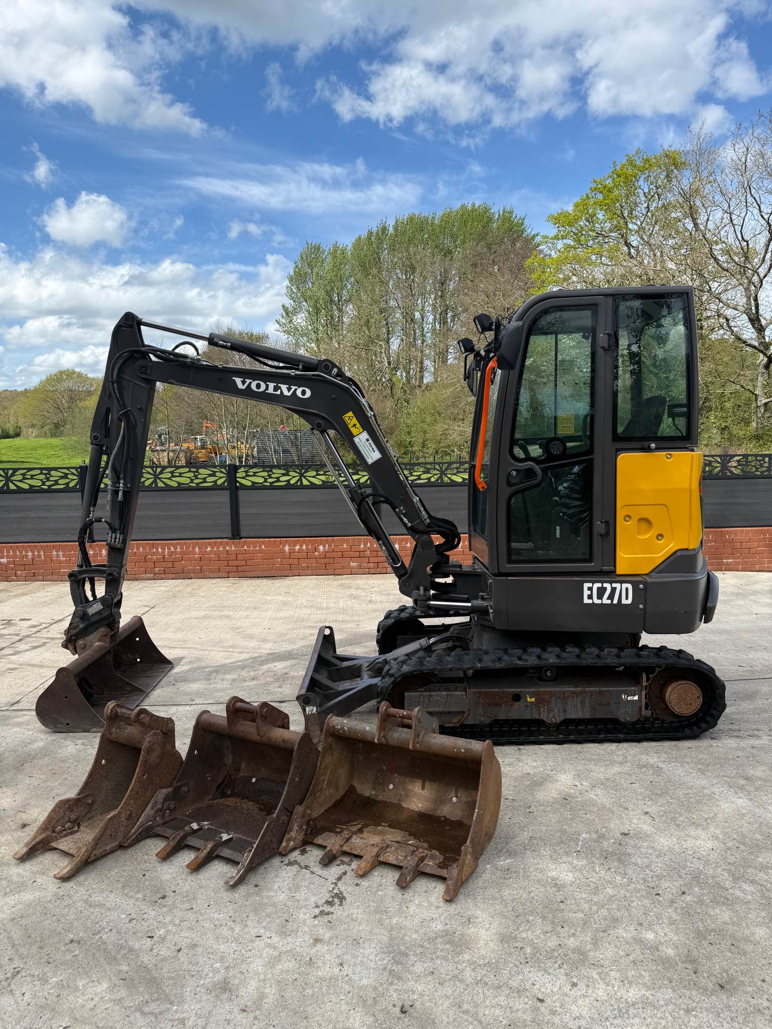 2021 Volvo EC27D (902 Hours, Twin lines) - Commercial Vehicles - Exeter ...