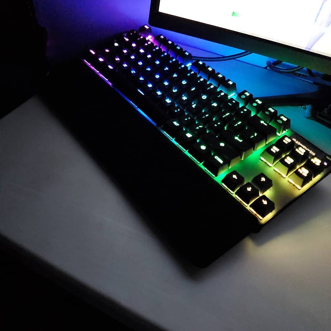Apex Pro has Dynamic Per-Key RGB... - SteelSeries Thailand