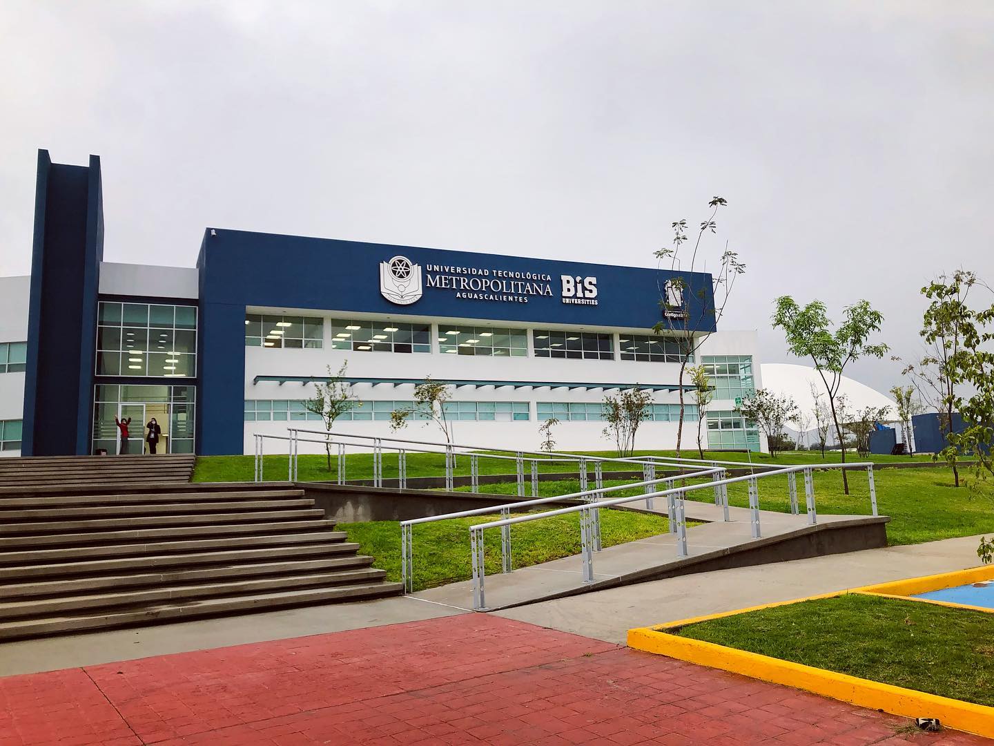 Rainy days in the #UTMetropolitana 🌧😊... - Universidad Tecnológica ...