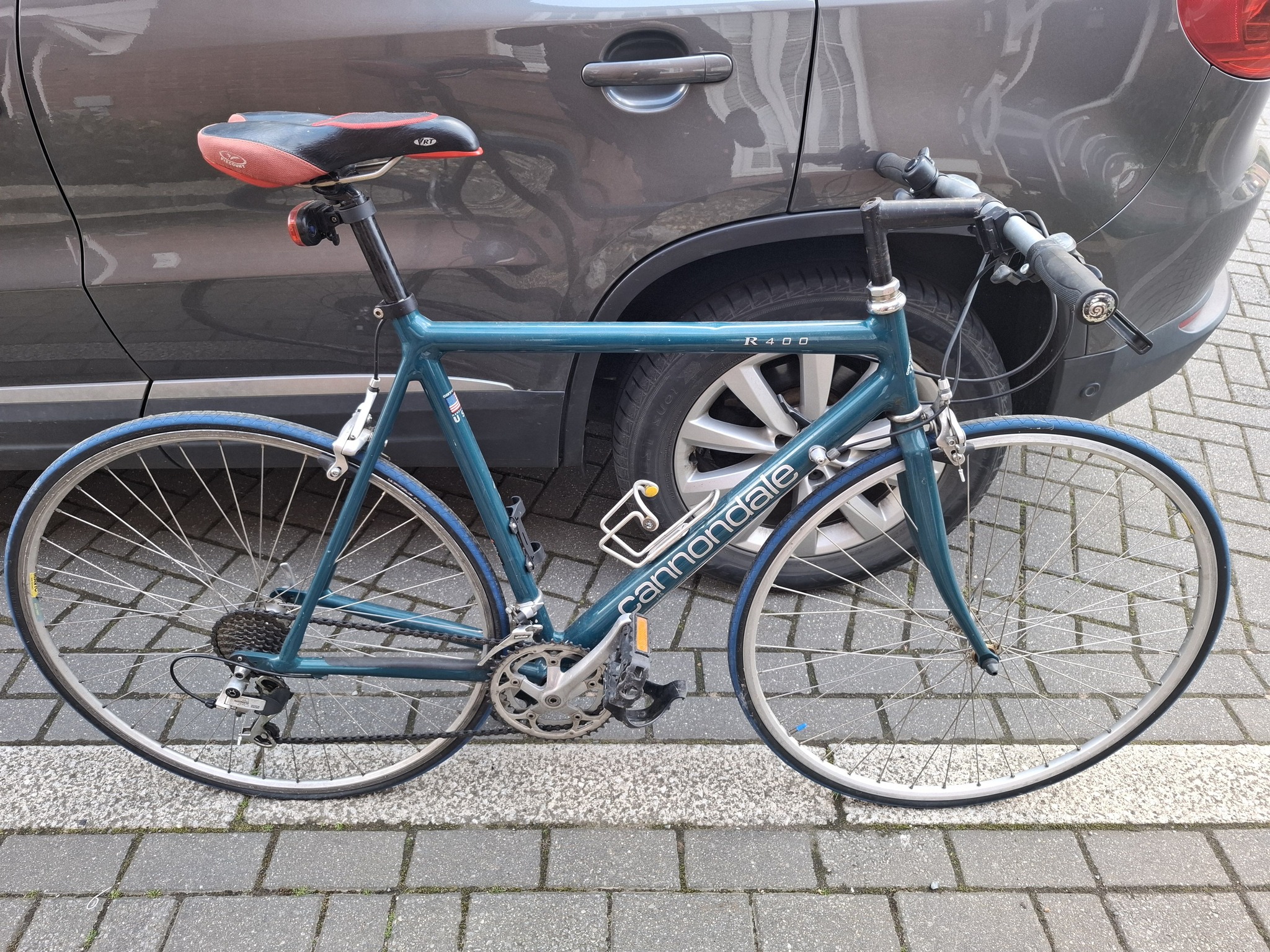 Can I modernize my 1995 Cannondale R400 with carbon fiber forks