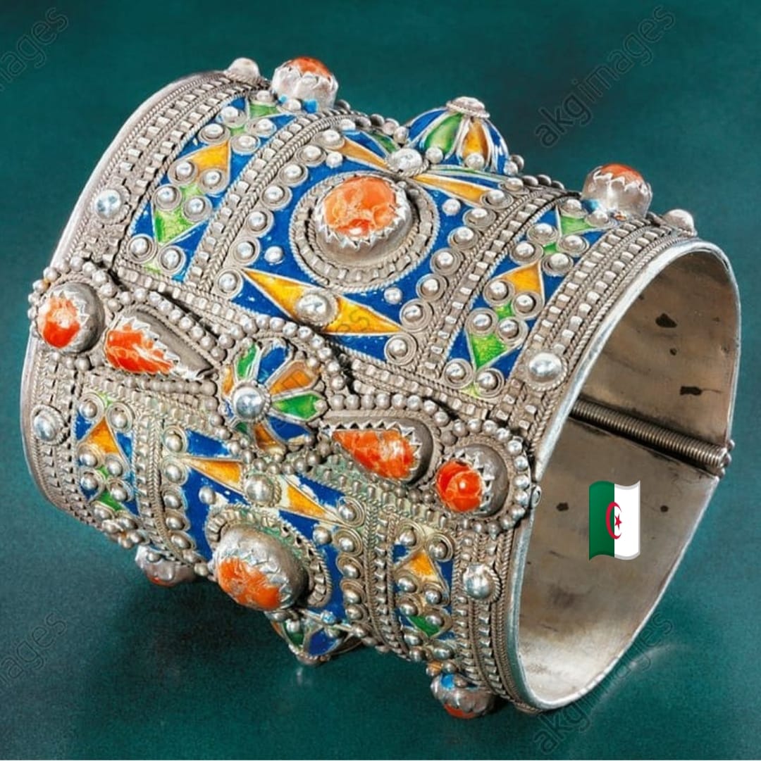 Bracelet Ancien Kabyle En Argent, Corail Et émaux - Pièce Ethnique Vintage Occasion