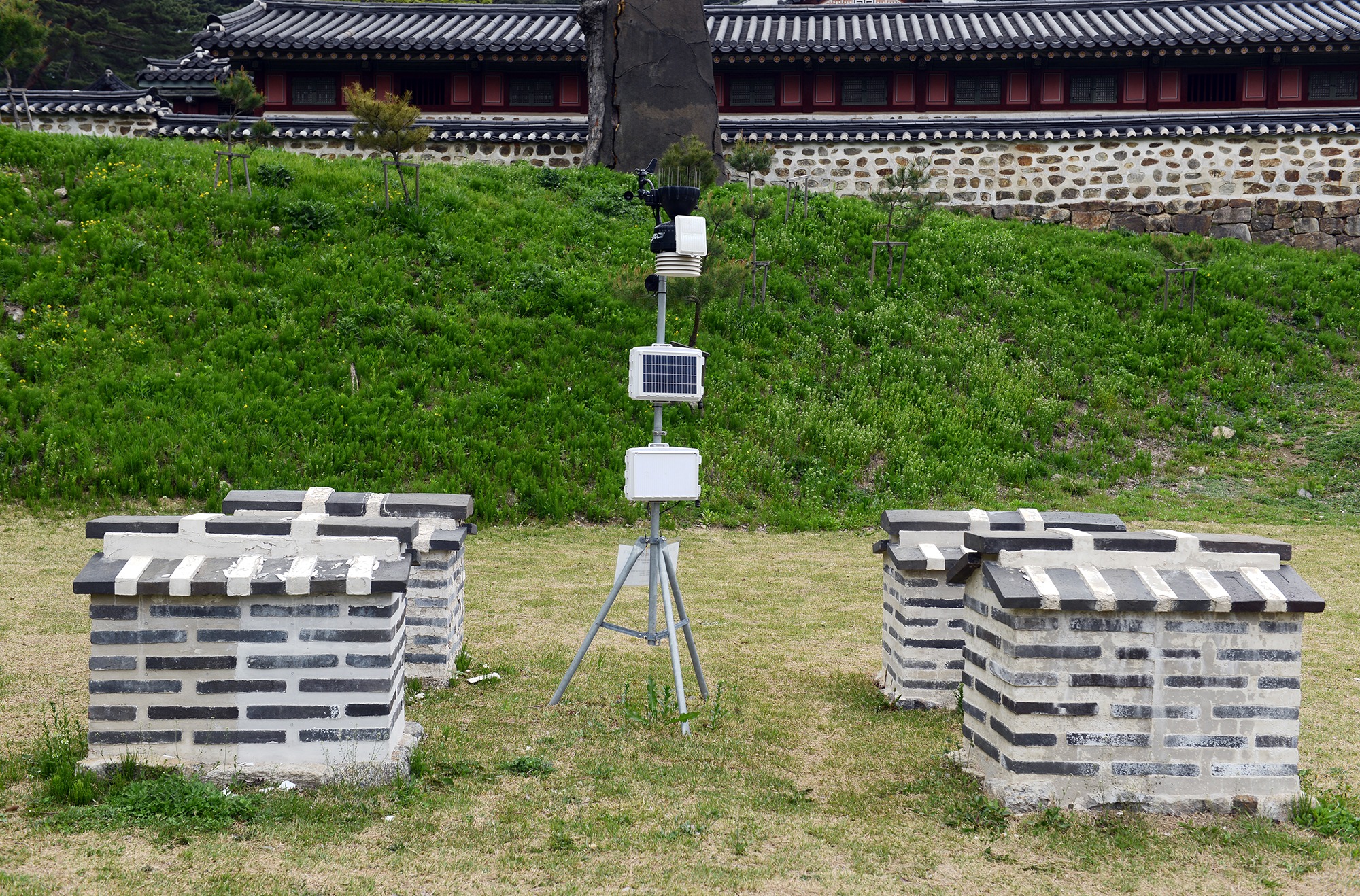국가유산청 - #석회 는 성곽, 무덤 등 전통 건축물에 접합제로 사용했습니다. 조선 시대에는 석회에...