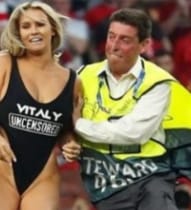 TuBarco - La rubia corrió por el terreno de juego pero la ...