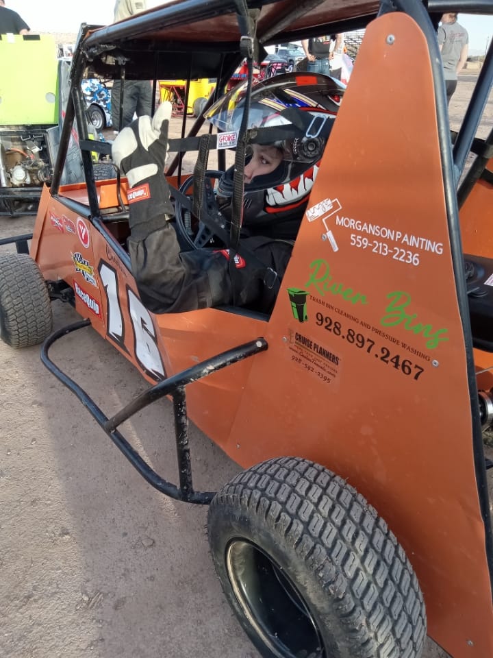 The Mini Dwarf Drivers are looking... - Mohave Valley Raceway