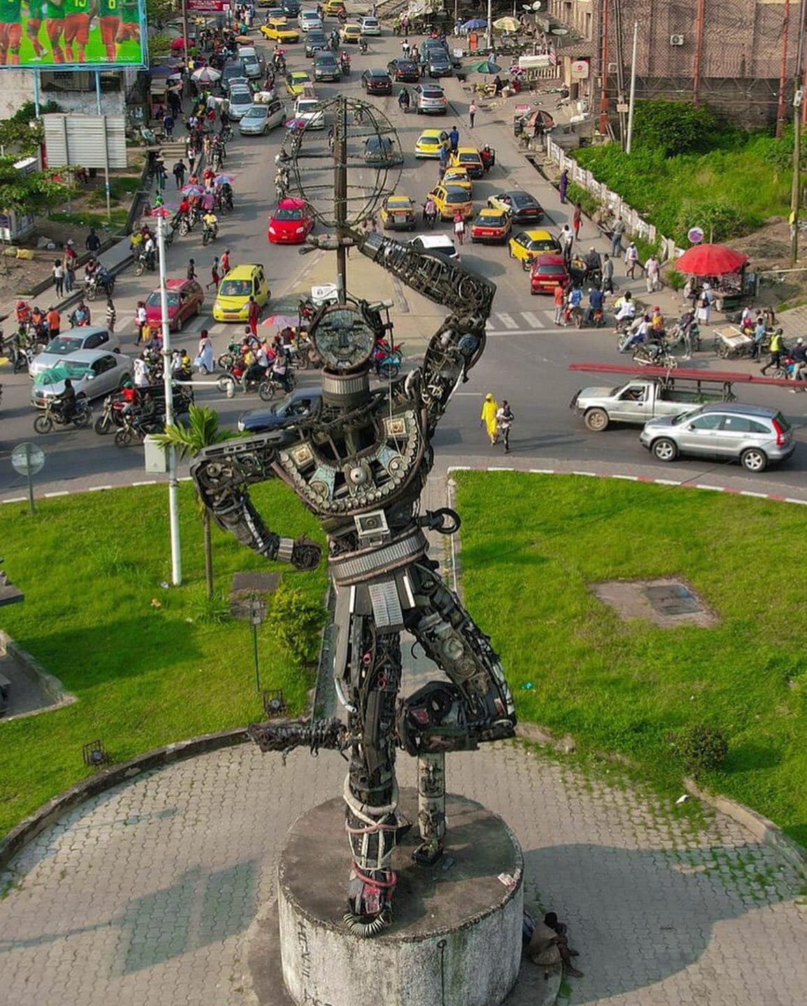 Tourismo - La nouvelle liberté du rond point | Douala c’est une place ...