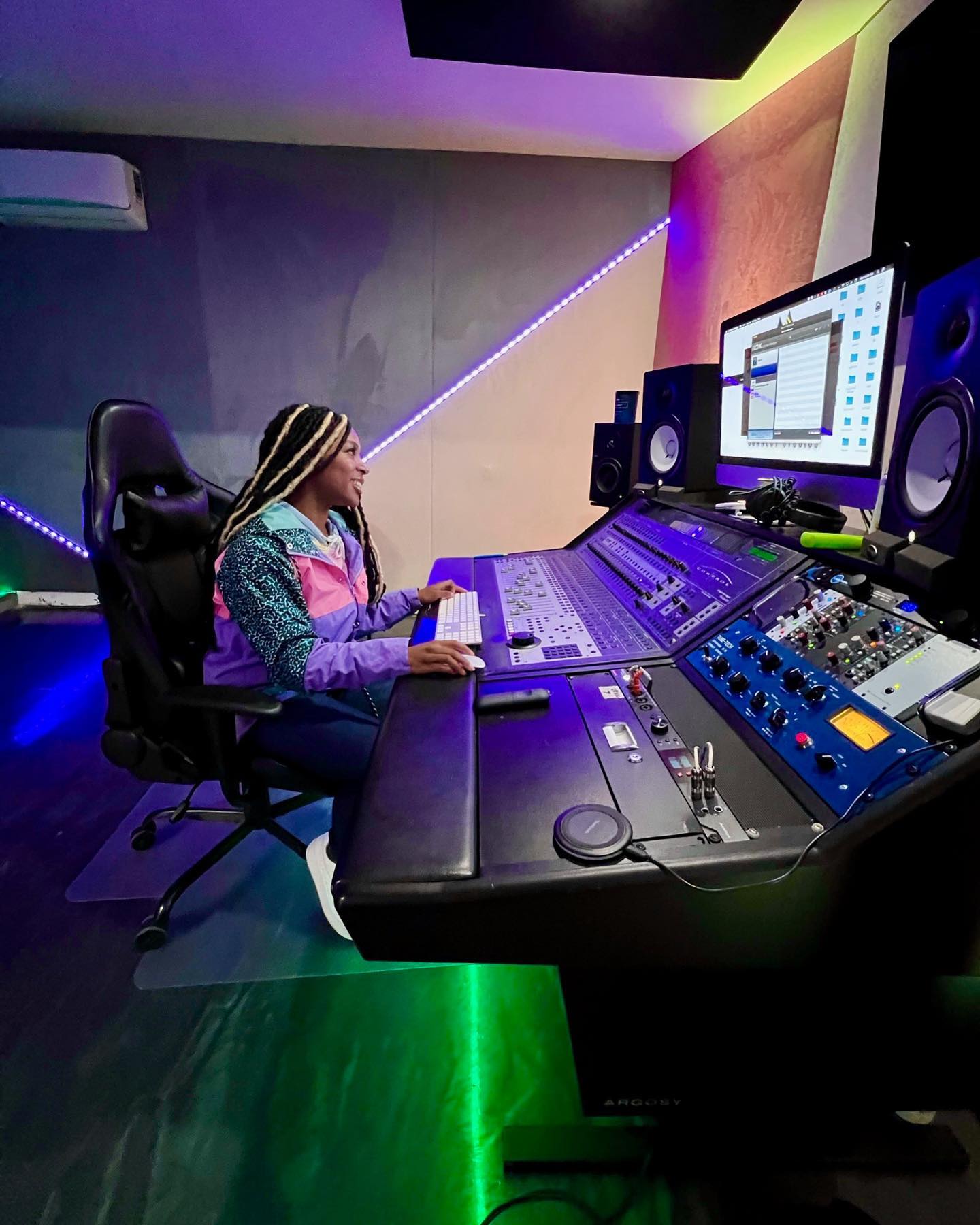 Connect Studios - Engineers help sculpt the sound of your...