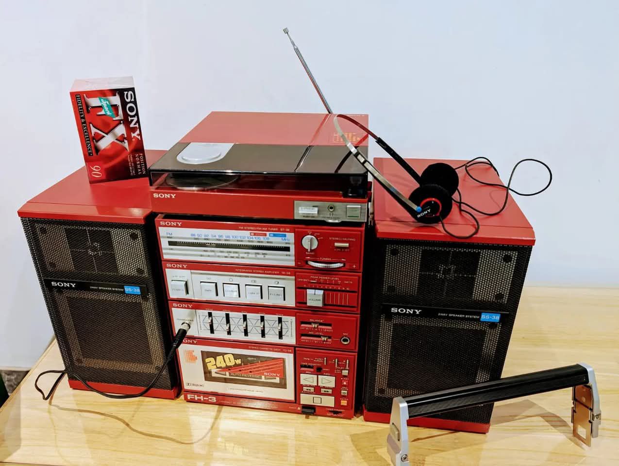 80s vintage The Sony FH3 was a mini component stereo system