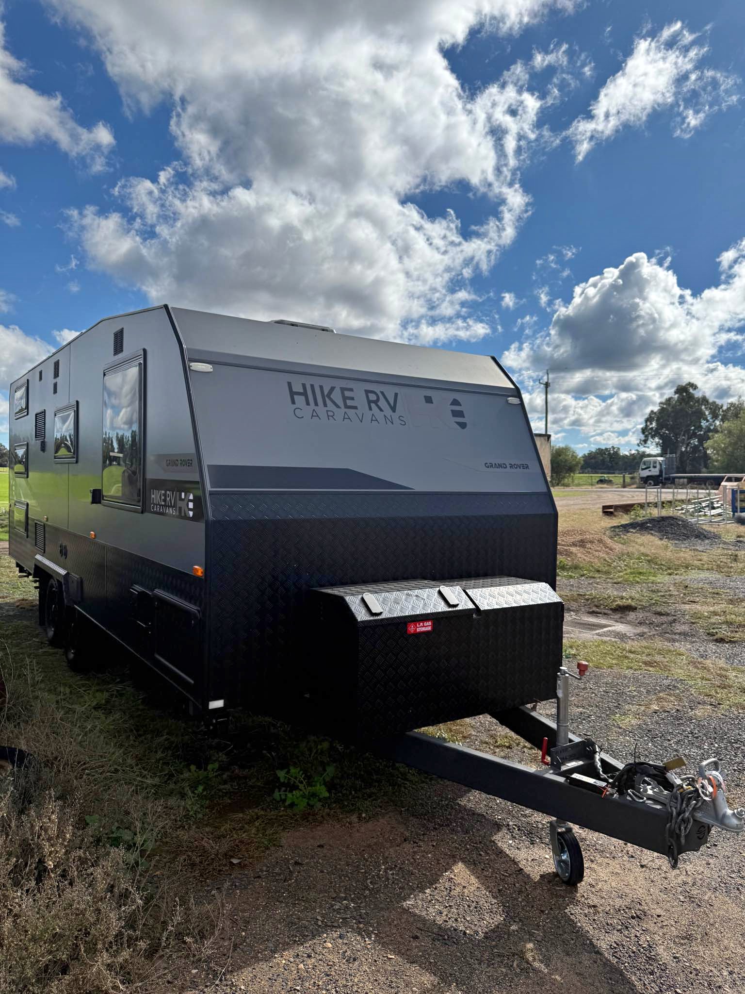 2023 Hike RV Grand Rover Triple bunk