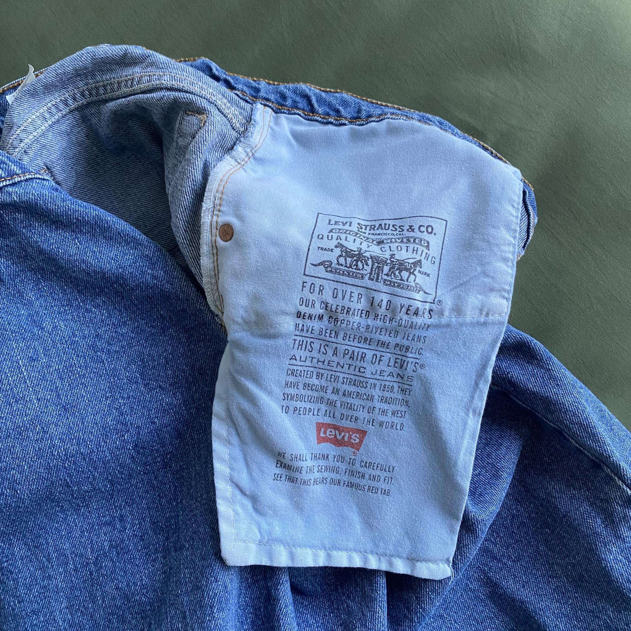 Does this print on the pocket make the pair of jeans more valuable?