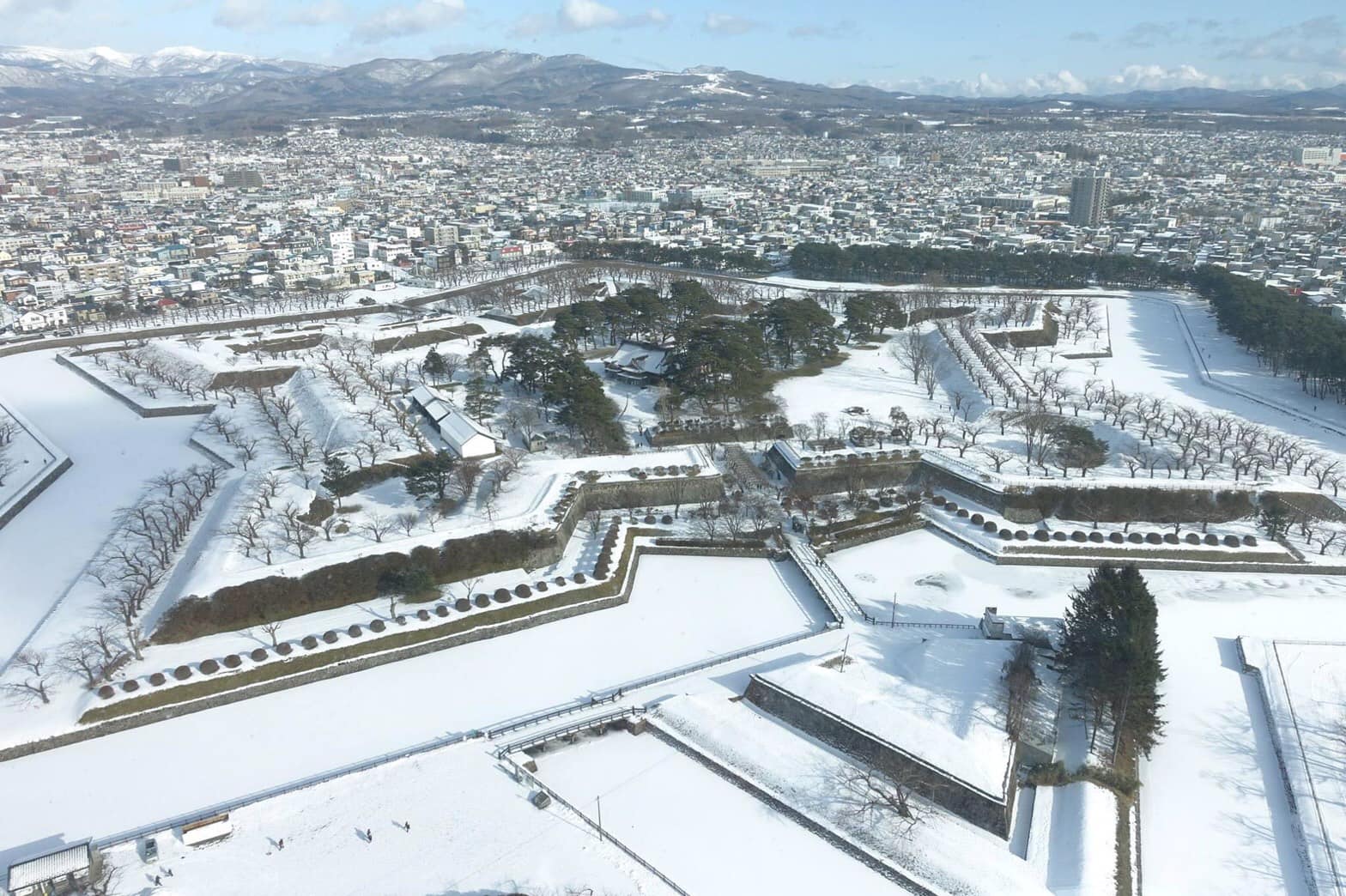 北海道妞遊日本 在函館和新政府軍奮戰到最後的幕末型男 土方歲三 雖然長得帥又英勇 不過在感情上非常自戀 Facebook
