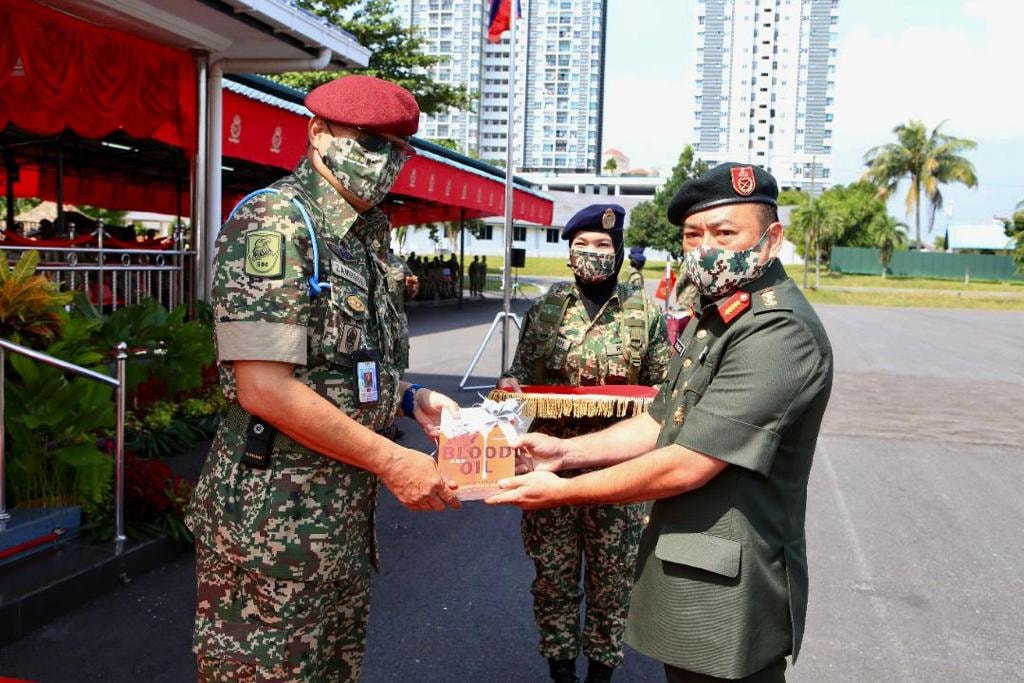 DUA PEGAWAI KANAN TENTERA DARAT... - Tentera Darat Malaysia