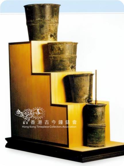 香港古今鐘錶會 HKTCA - 漏壺是古時計時器。傳世的漏壺為銅製，分播水壺、受水壺兩部分。播水壺一般有三個,置於台階或架上，均有小孔滴水,最 ...