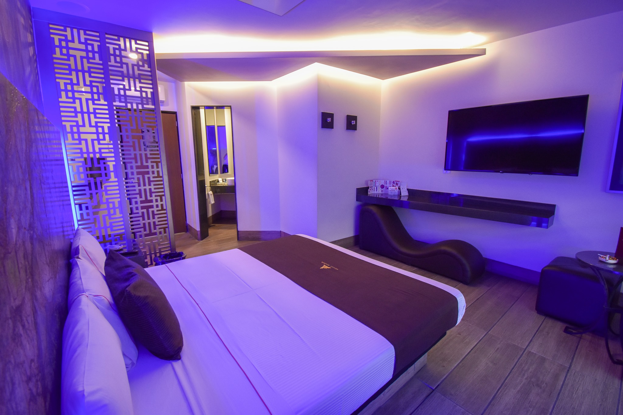 Motel Riazor - ¿Sabias que las luces de colores estimulan... | Facebook