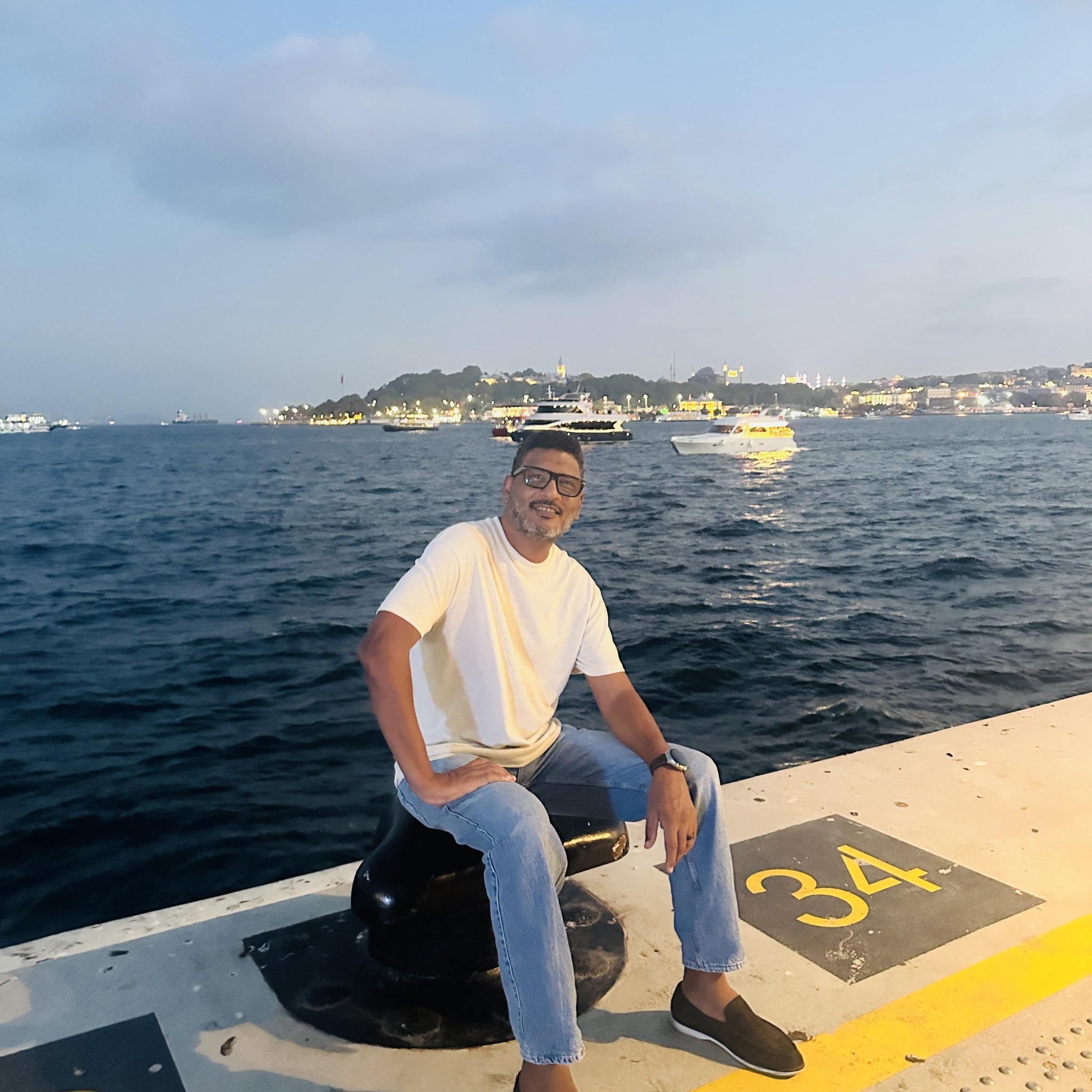 جئنا لنزيد قوتك قوة، جئنا لنكون العرق على قميصك، بشكتاش، جئنا لنموت معك ...