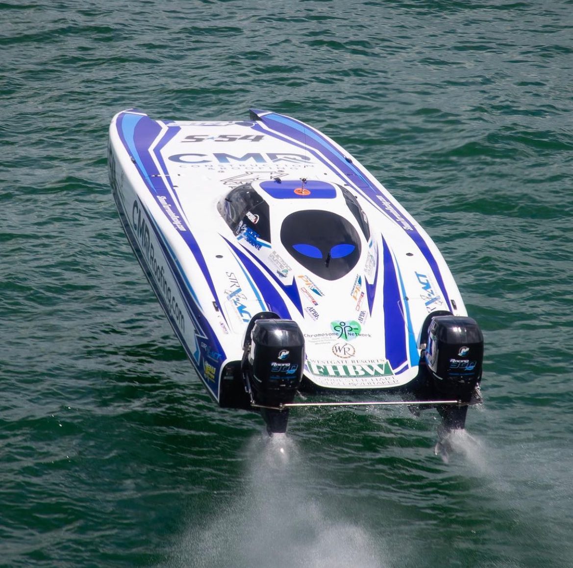CMR ROOFING Offshore racers Shaun... - Speedboat Magazine