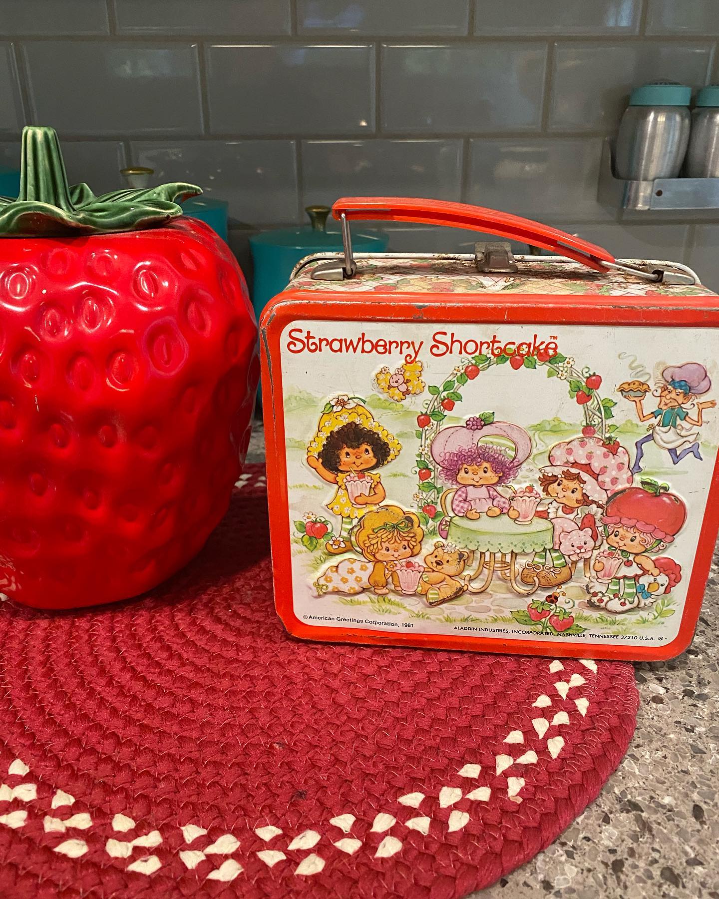 SOLD 🍓 SUPER CUTE STRAWBERRY SHORTCAKE LUNCH BOX! Perfect for