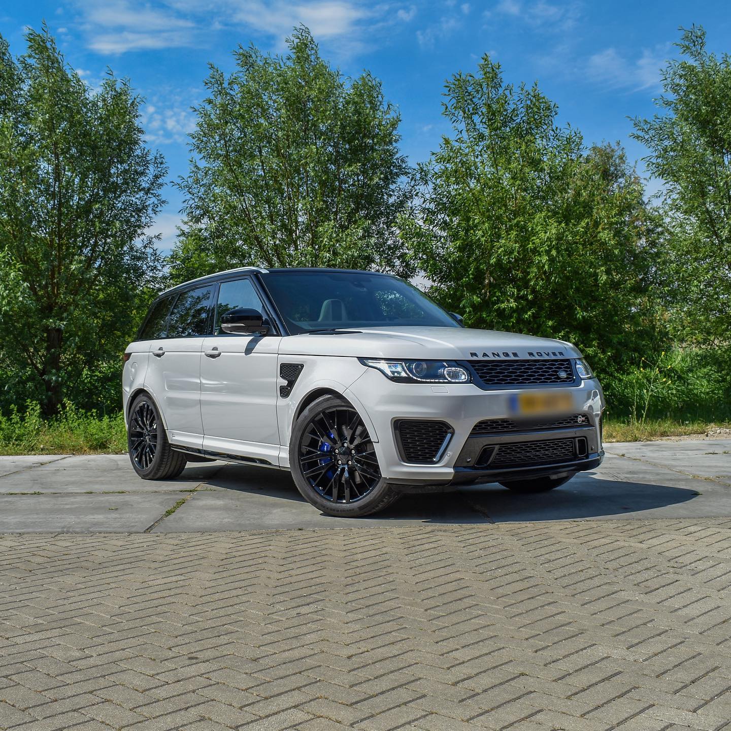 JD Customs - This Range Rover SVR got a full wrap in Gloss... | Facebook