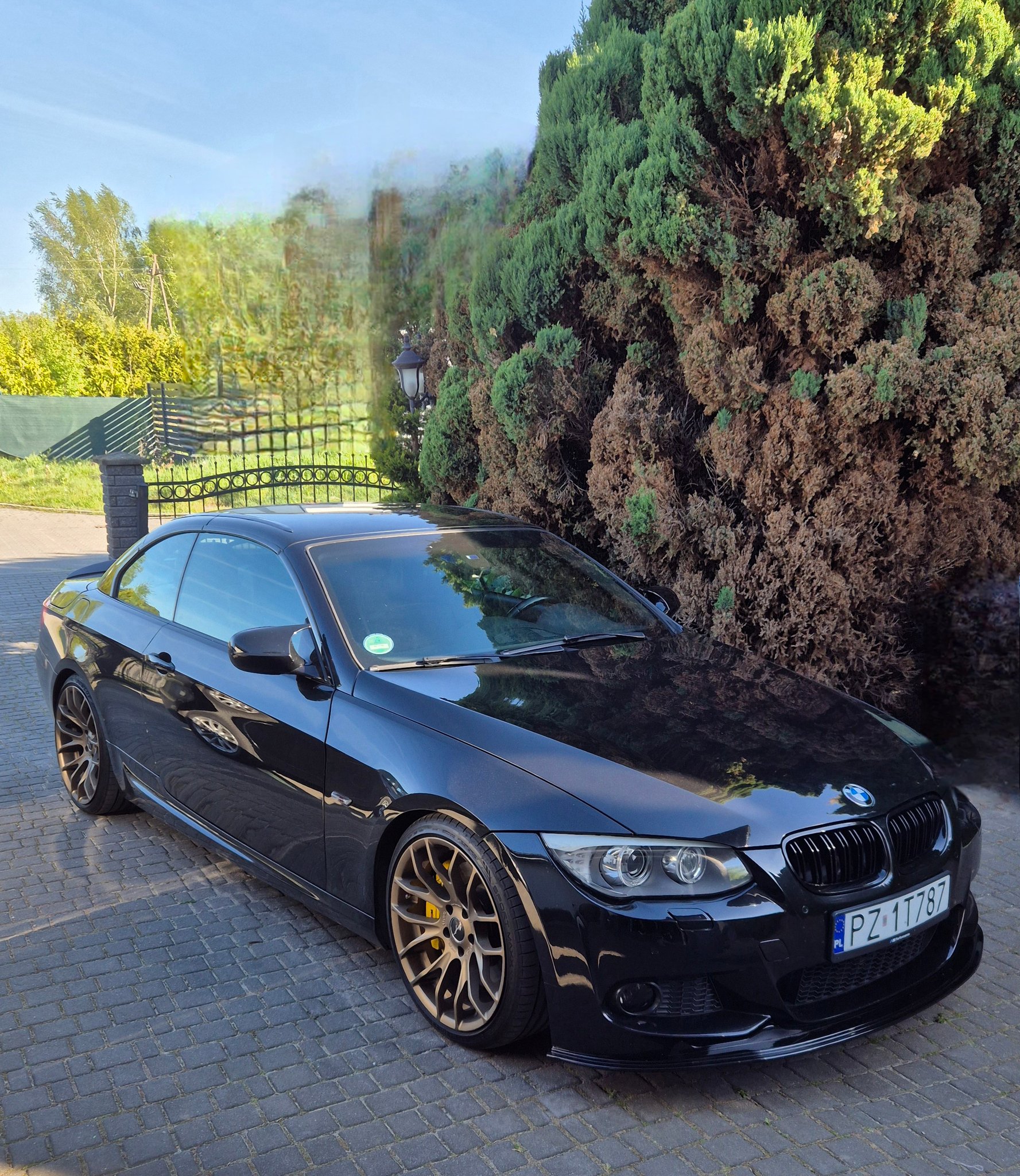 Modified BMW E90 with Apex Arc 8s and coilovers