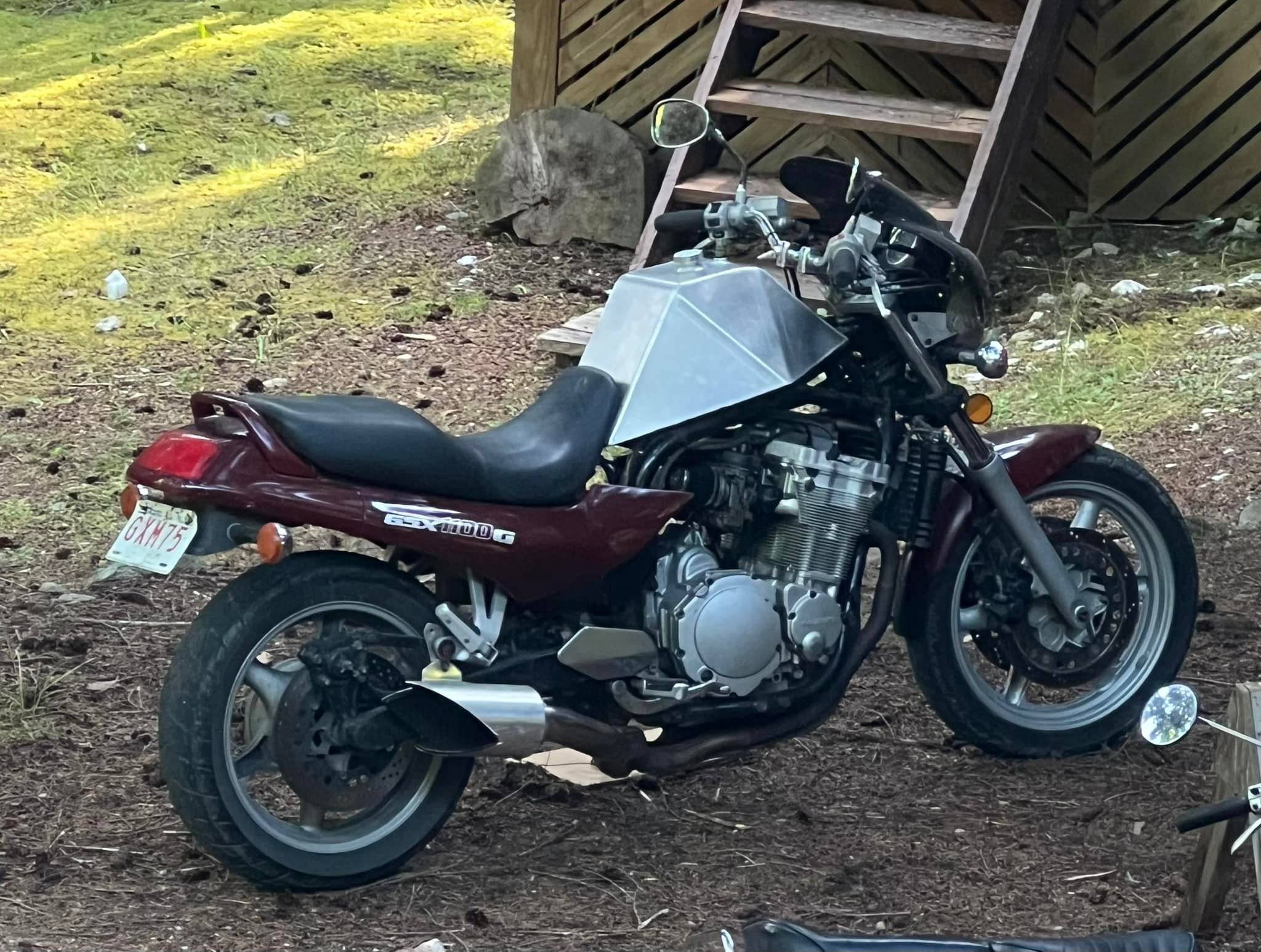 GSXR 600/750 FUEL TANK!!! FITS 2019-CURRENT LAST 2 PICS SHOWS THE