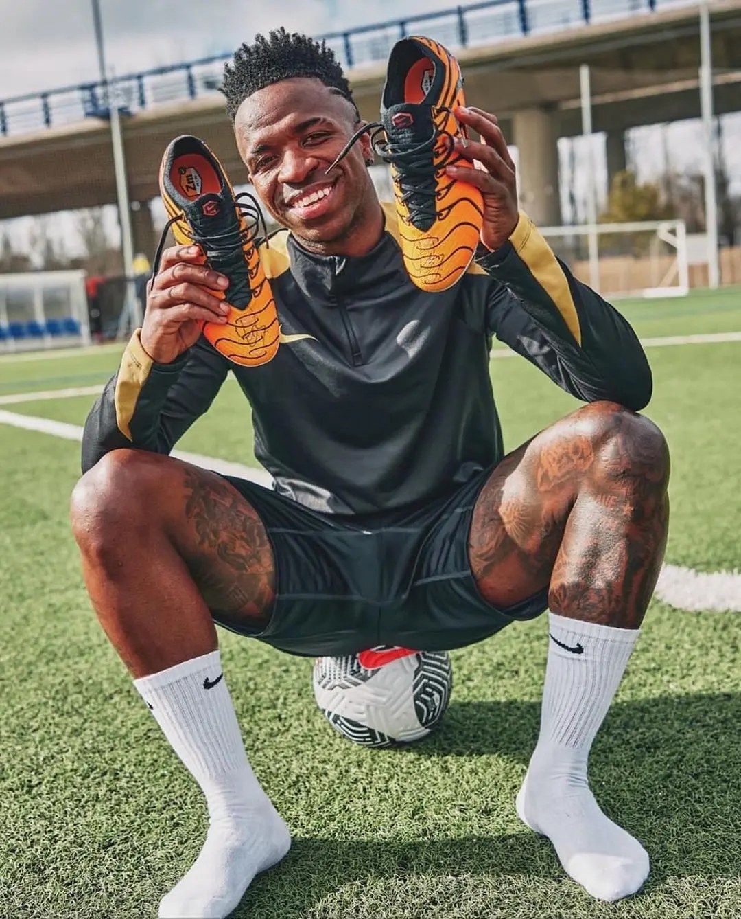 NIKE Mercurialヴィニシウス選手着用モデル 👀 @vinijr hit the training pitch today wearing his latest new