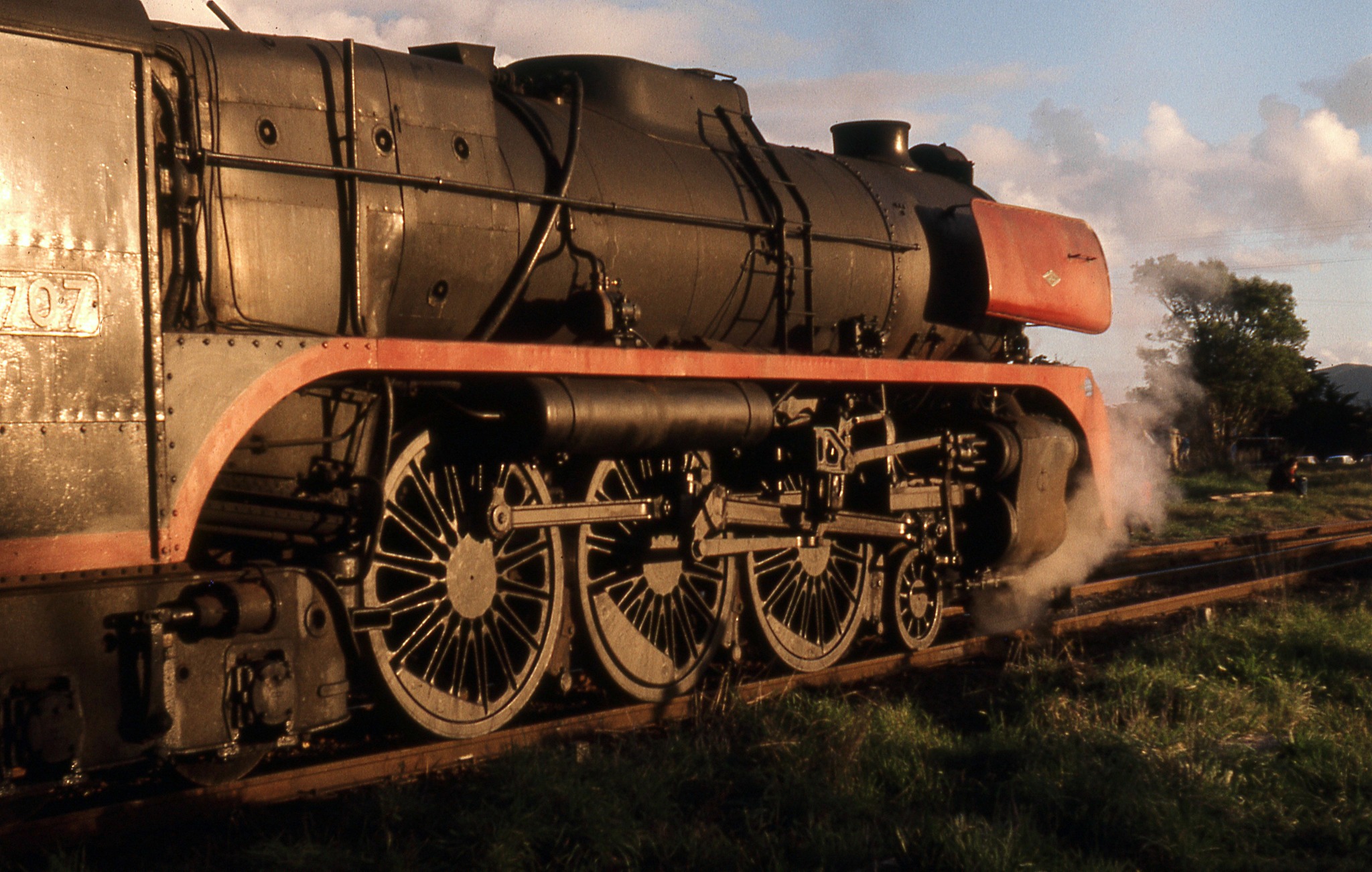 Victorian Railways | R707 glistens in the late afternoon sun at Foster ...