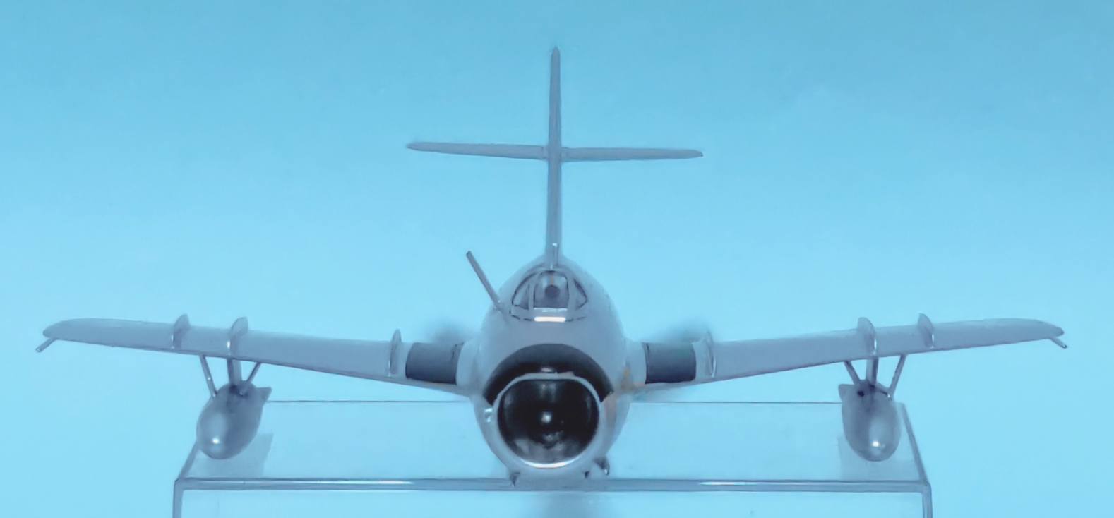 MiG-17。ハセガワ、1/72。 定番から外れて久しいですが、中古ショップ