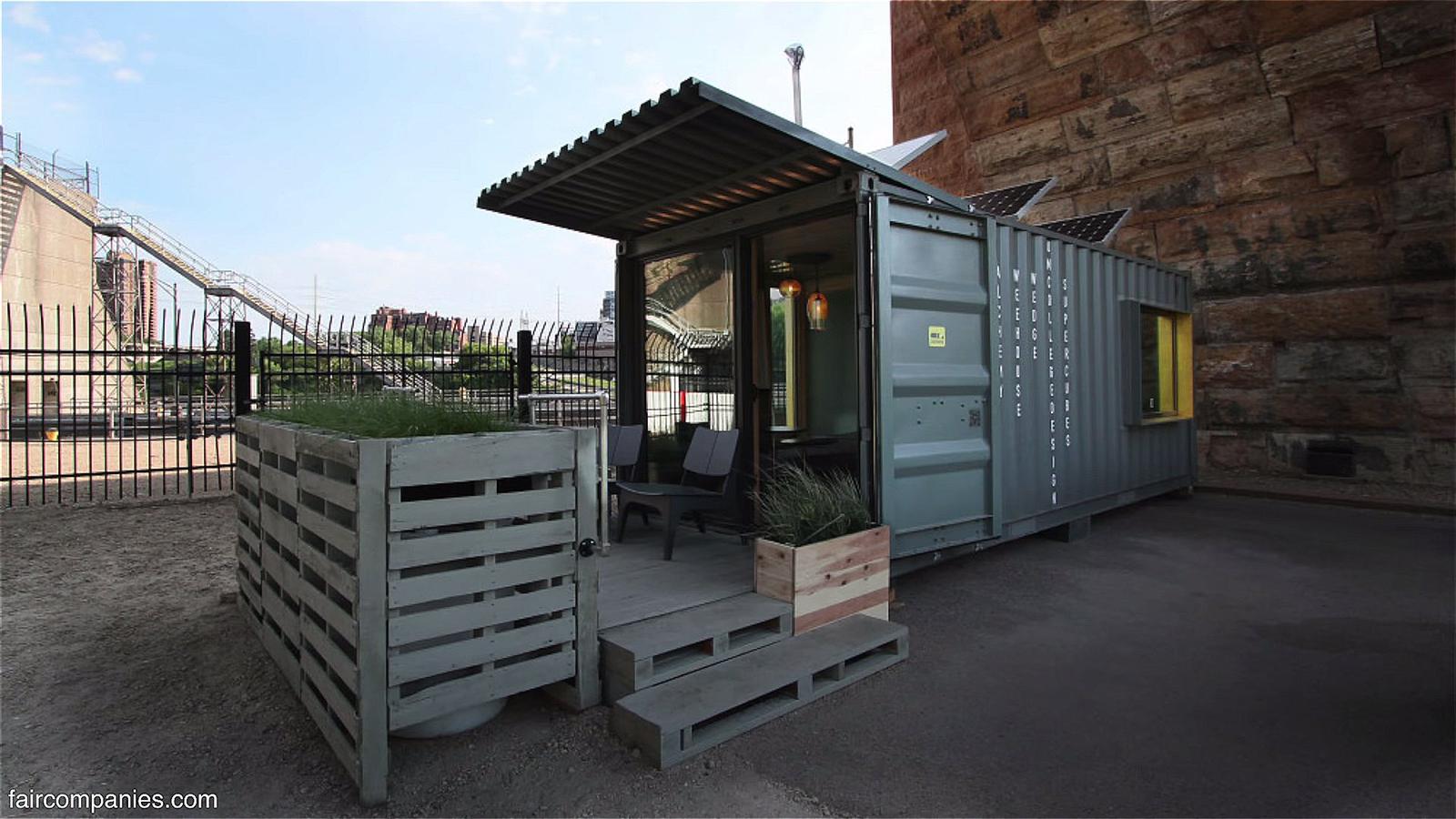Custom Containers | Santiago