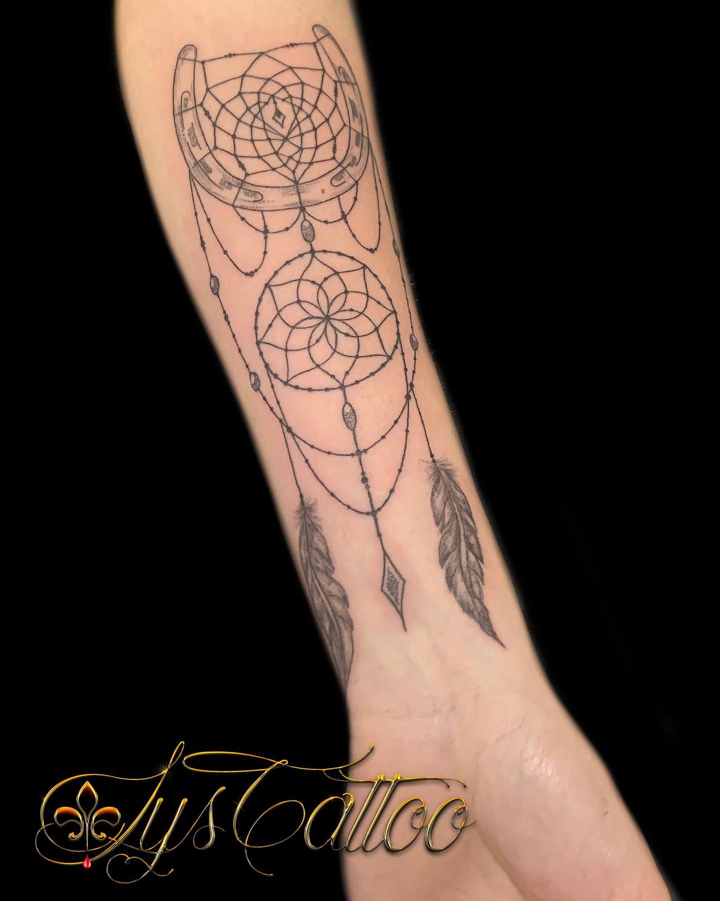 Tatouage Fer A Cheval Minimaliste
