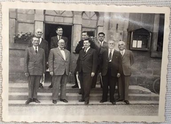 Phalsbourg autrefois - Devant la Mairie. Photo de ? (pas de date) Merci ...