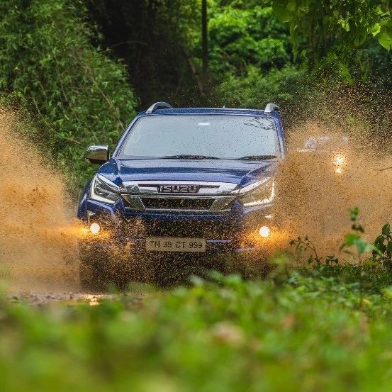 The bumpier the road, the more... - Isuzu D-MAX V-Cross