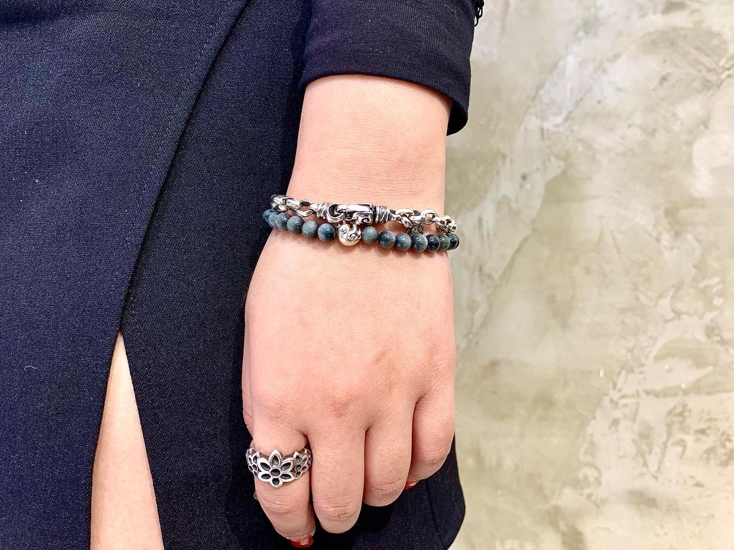 Vinavast - #LoneOnes #minisilk #bracelet . 這是Lone Ones 的Mating 