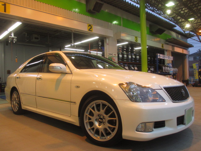 ビックフット東京 武蔵村山店 - TOYOTA CROWN 
