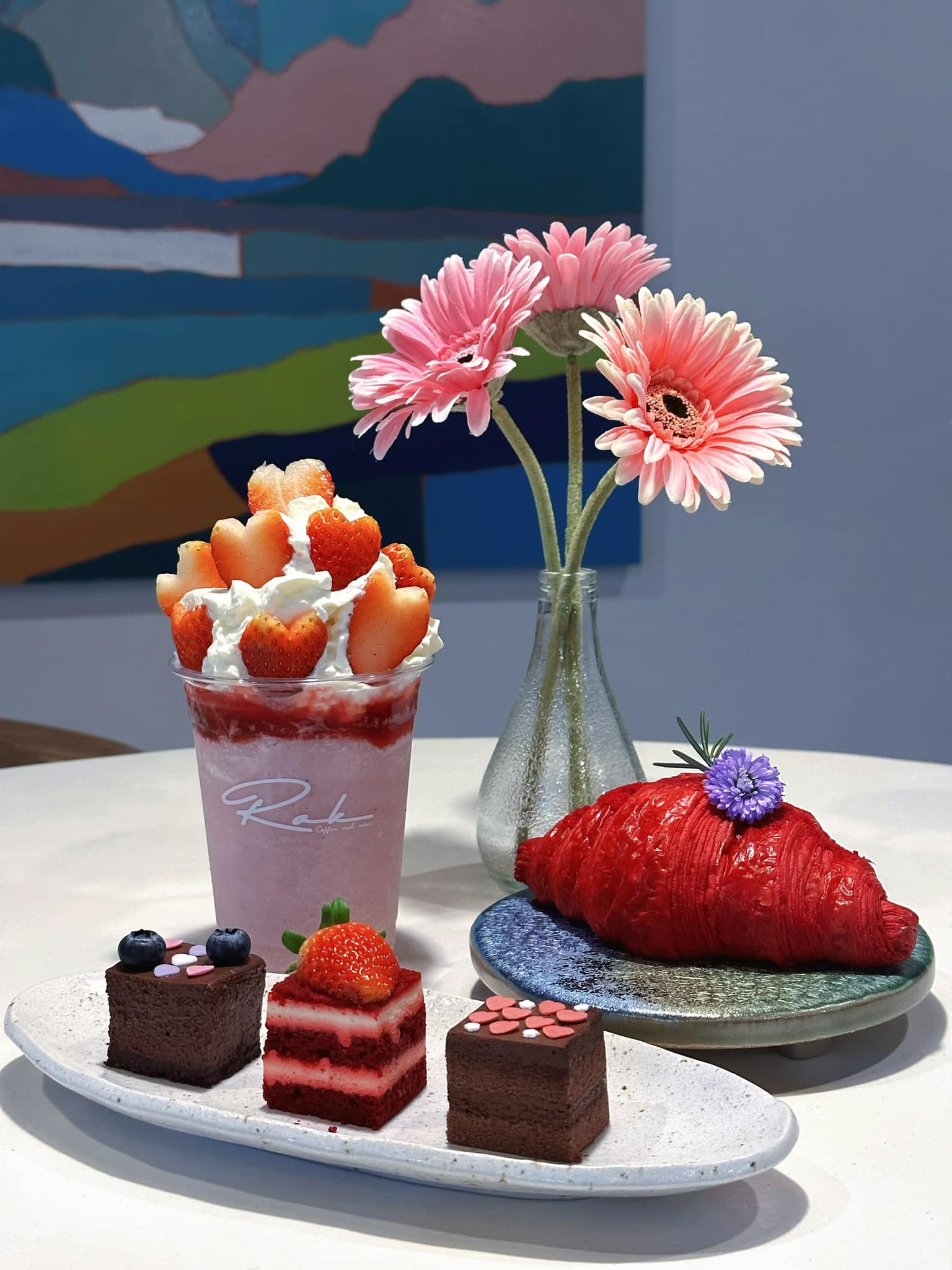 RAK - ขอต้อนรับเข้าสู่เดือนแห่งความรักที่ #RakCafe ค่ะ 💞 #RakCafe # ...