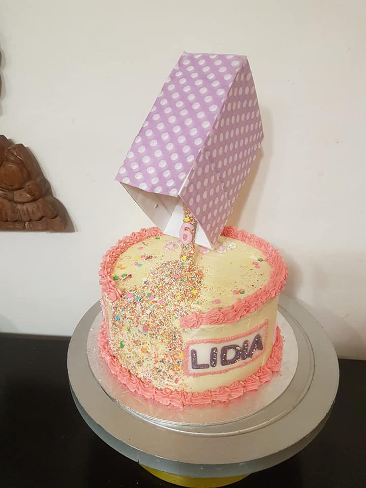 We made a cute little gravity... - Dima Rey cakes / events