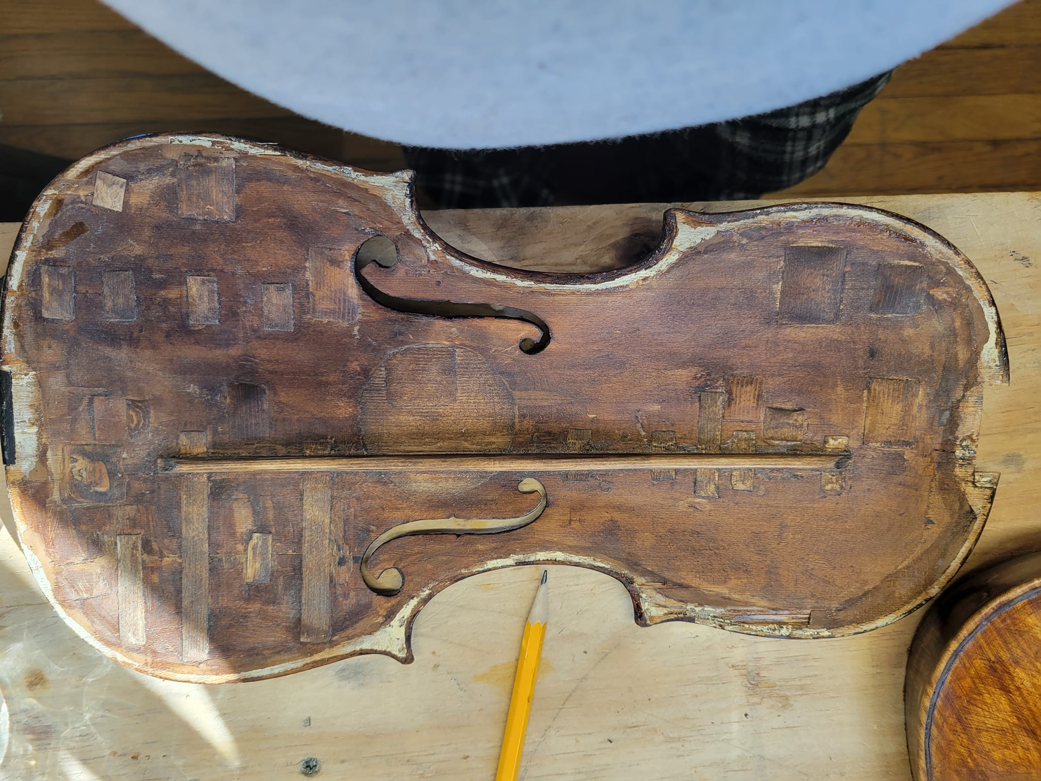 Identifying an old violin with no labels?