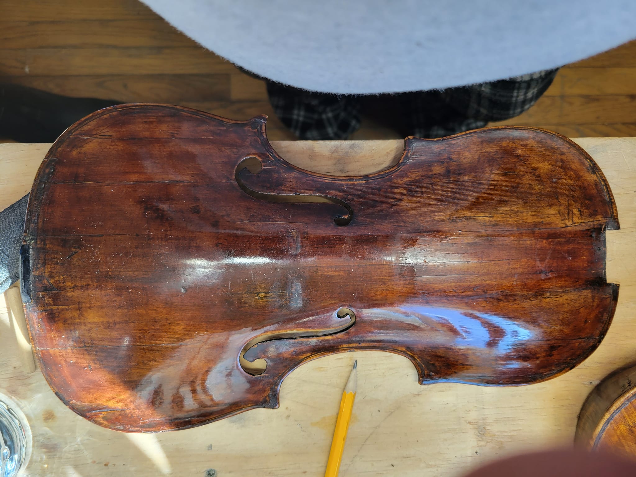 Identifying an old violin without a label?