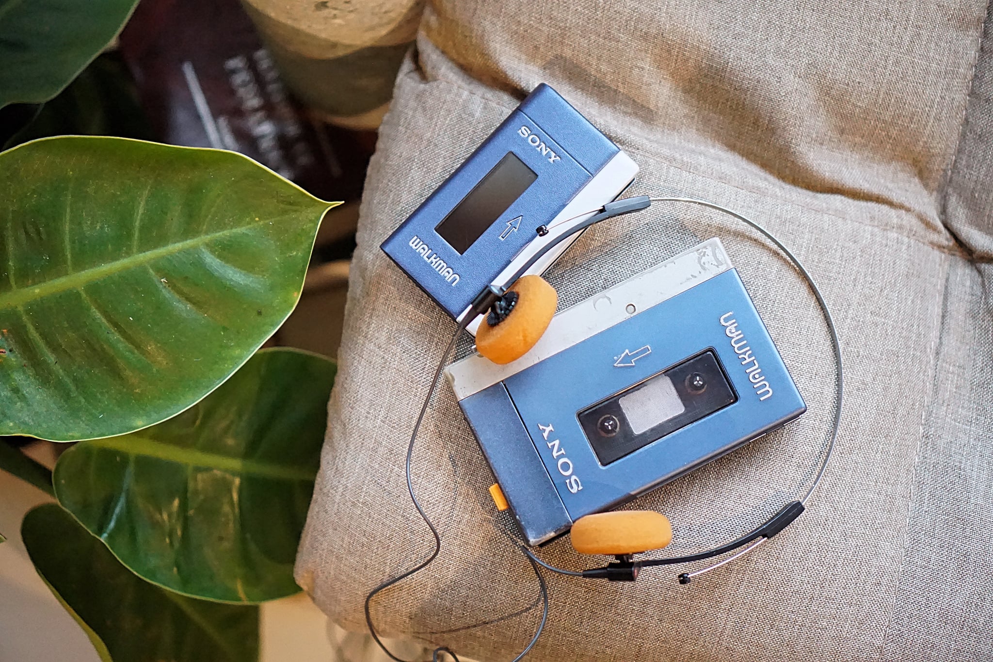 NEIGHBORHOOD 26S/S PORTABLE CD PLAYER [ 26176NH-AC01 ] The body is