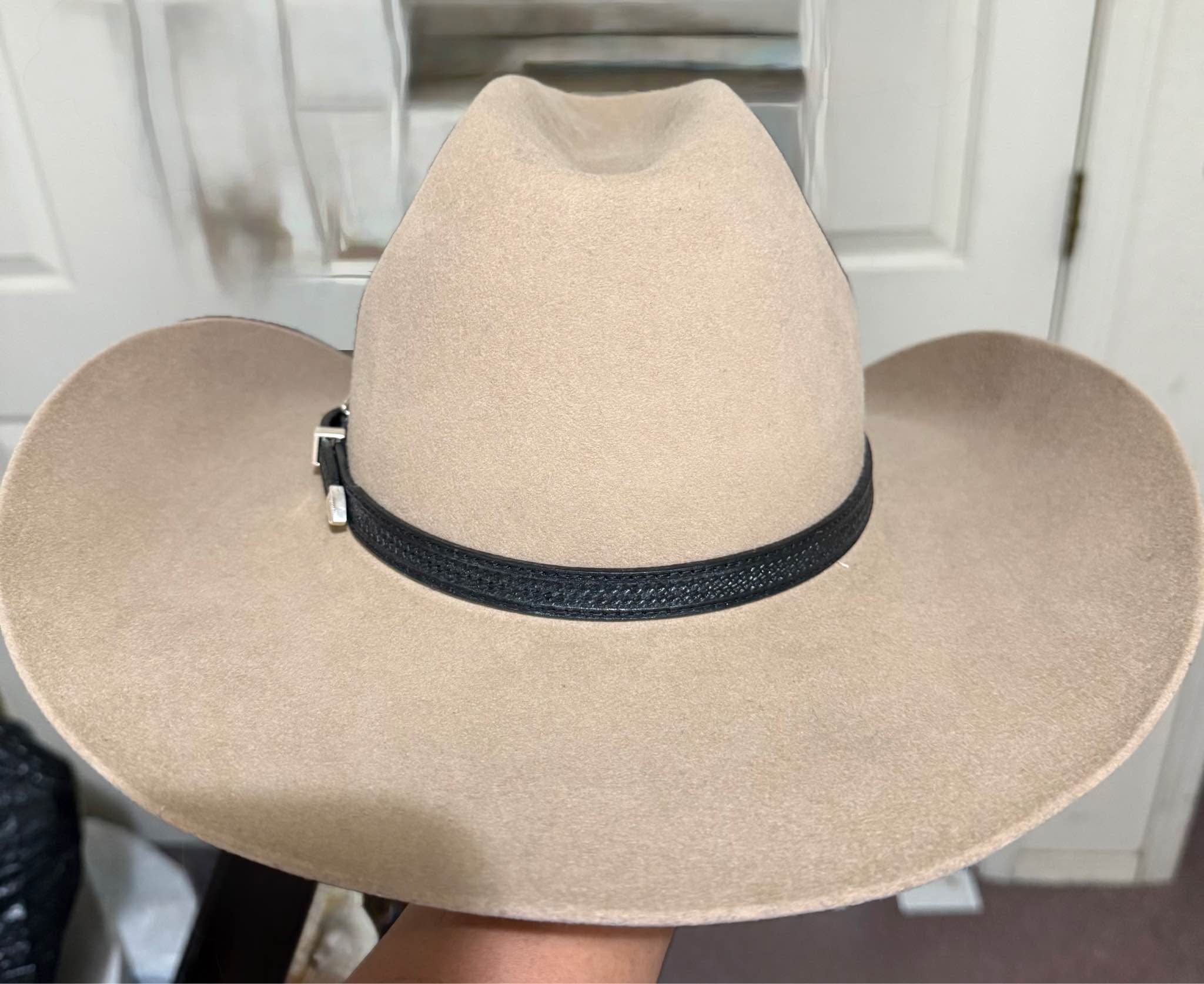 JOHN B. STETSON COMPANY 5X BEAVER IN NEAR PERFECT CONDITION. ONLY 