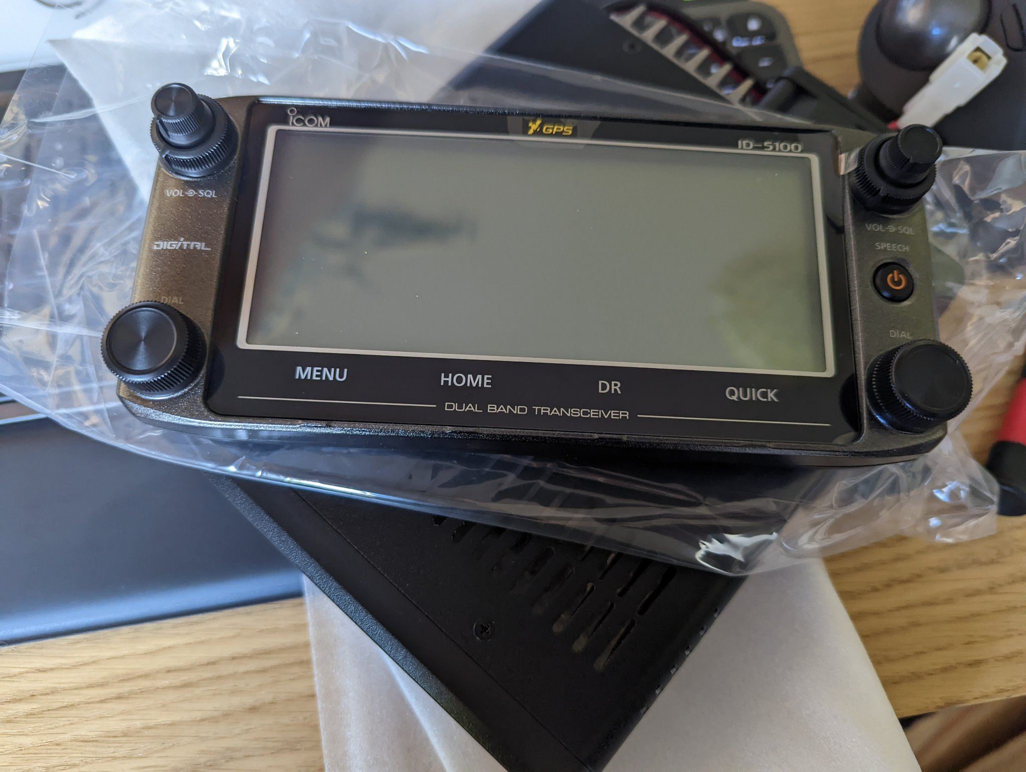 Icom 5100 review: great D-Star capable rig with superior magnet mount