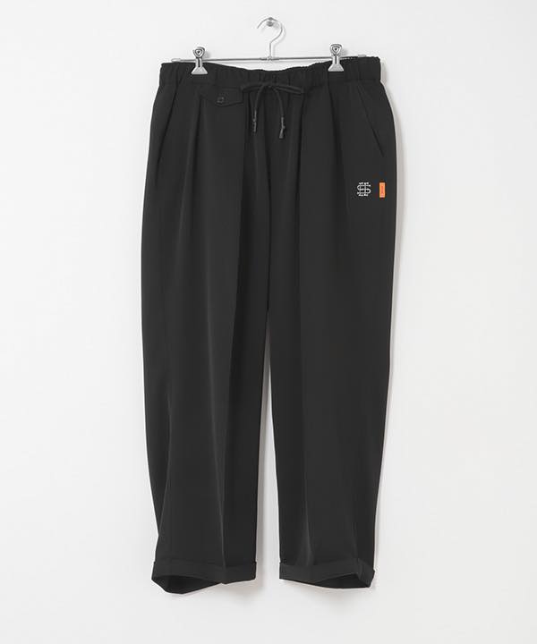 SEE SEE INVERTED PLEATS PANTS 價格：6880 規格：黑M,黑L,黑XL,黑2XL 