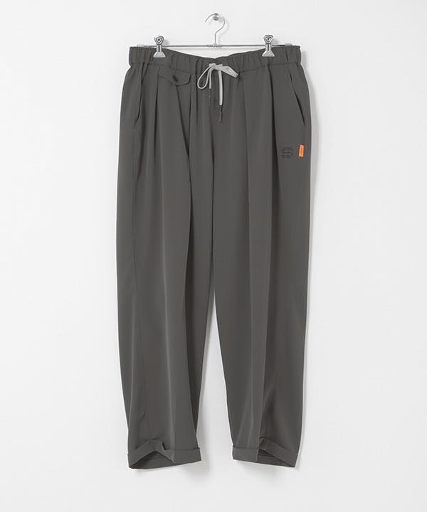 SEE SEE INVERTED PLEATS PANTS 價格：6880 規格：黑M,黑L,黑XL,黑2XL 
