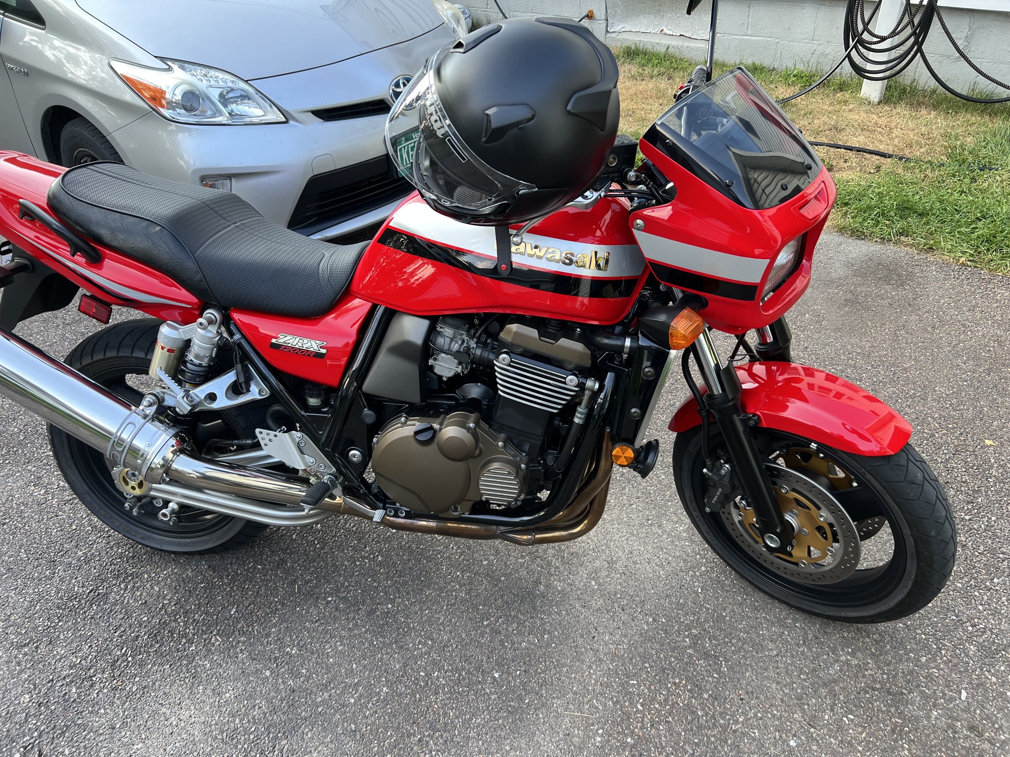 Kawasaki ZRX1200 DAEG Final Edition owner in Tokyo