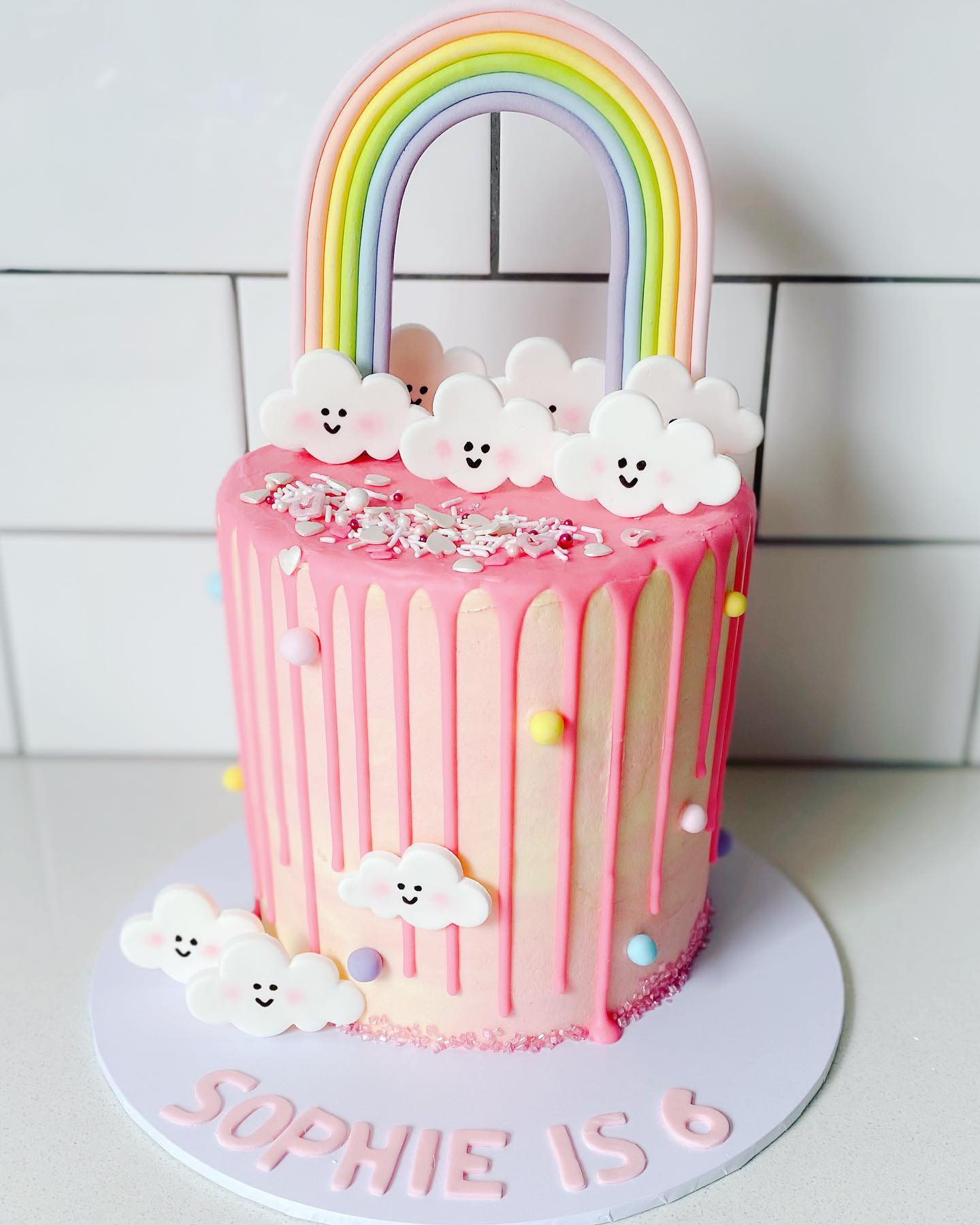 The cutest little rainbow cake... - Sublime Cakes and Sweets